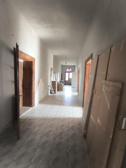 Casă cu 5 camere cu Teren 3453 Mp în Comloșu Mic
