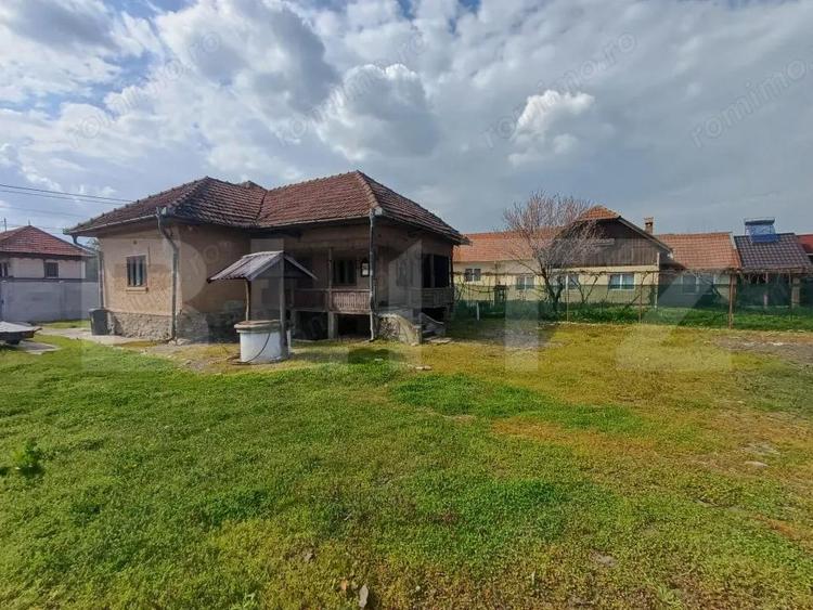 Casa batraneasca, renovabila zona Arcani 1000 mp, front 18 ml - 2