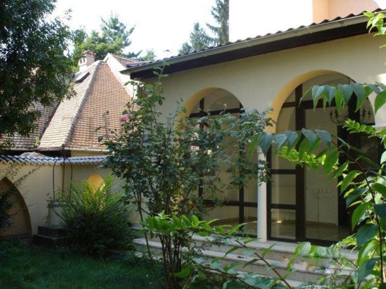 De Inchiriat | Vila cu arhitectura speciala | Piata Aviatorilor - 1