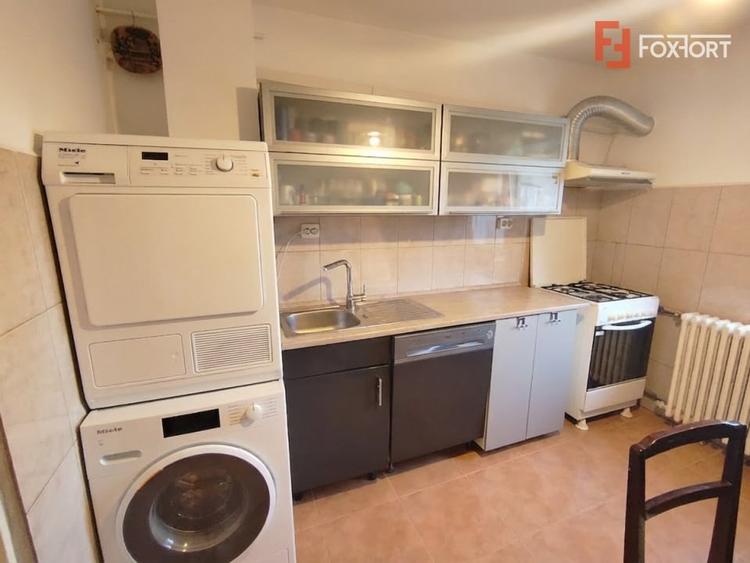 Apartament cu 3 camere decomandat, mobilat în Girocului