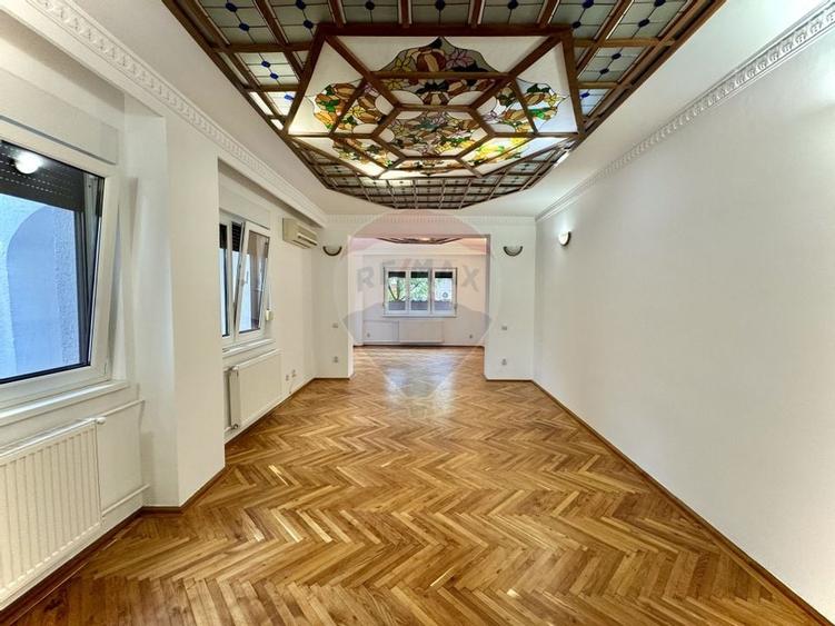 Casa / Vila cu 7 camere de vanzare in zona Domenii - 1