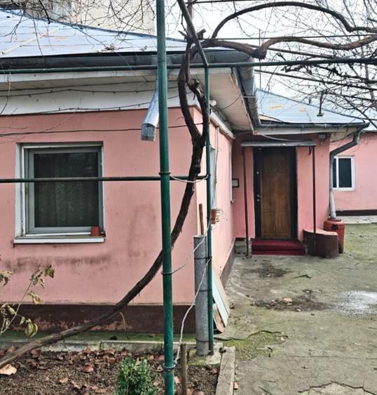Se oferă spre vânzare casă 3 camere individuală la curte zona Salaj - 1