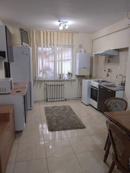 Apartament cu 2 camere semidecomandat în Piața Unirii