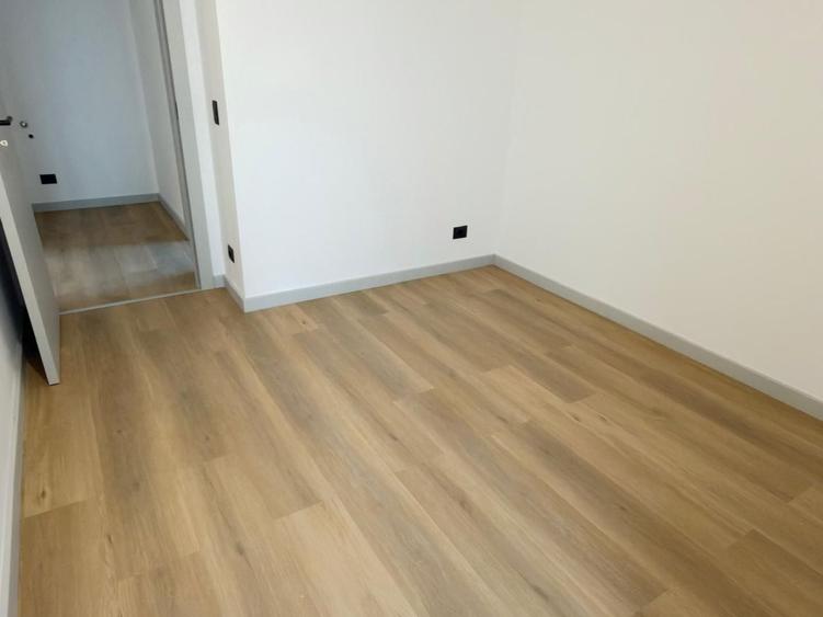 Apartament cu 3 camere semidecomandat în Lipovei