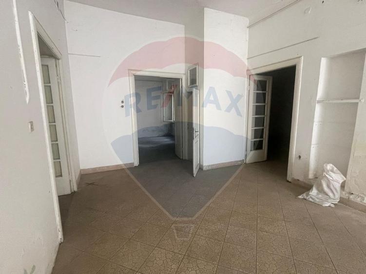 Casa de vanzare in centrul Galatiului - istorie si potential real - 4