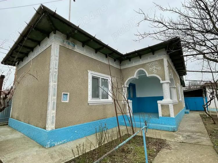 Vand casa com. Nufaru Vand casa com. Nufaru
