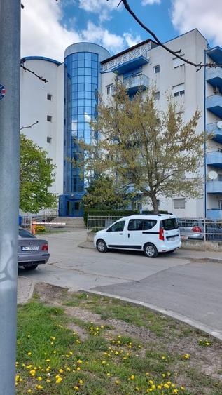 Direct proprietar vand apartament 2 camere,38 mp,bloc Europa 1,et 2,complet mobi - 1