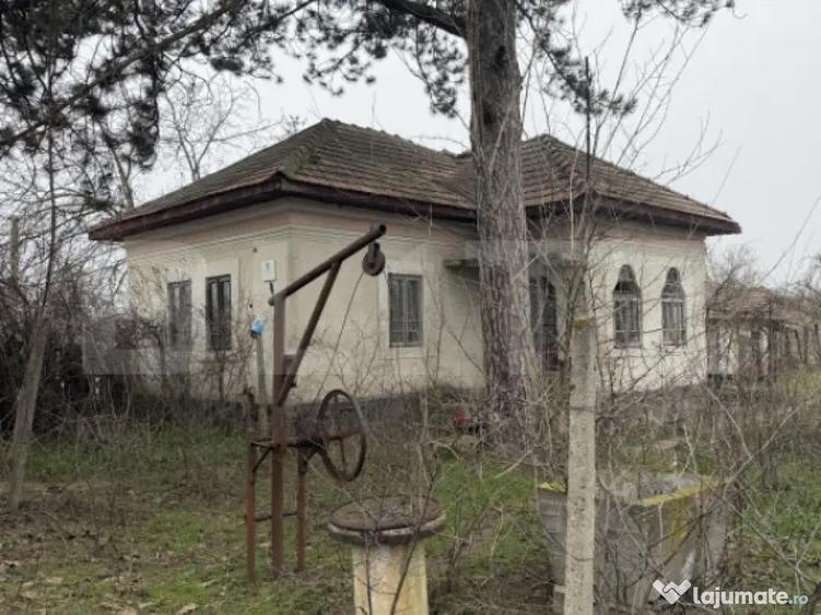 Casa parter 2714 mp teren, front 104 ml, strada principala C - 7