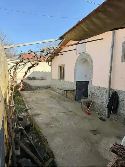 Casă cu 3 camere cu Teren 317 Mp în Central