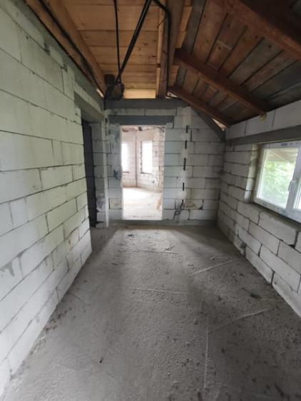 Duplex la rosu, 4400mp teren, Siret - 17