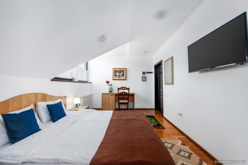 Casa de vacanta sau locuinta - 5 camere, 5 bai, 1300mp, langa Gura Humorului - 32