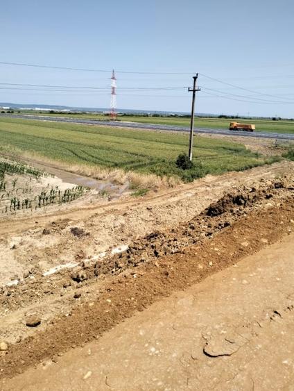 Teren Oarja de 8 400 mp, langa Pasarela A1, 5,5 euro/mp la Pretul 46 200 Euro. - 5