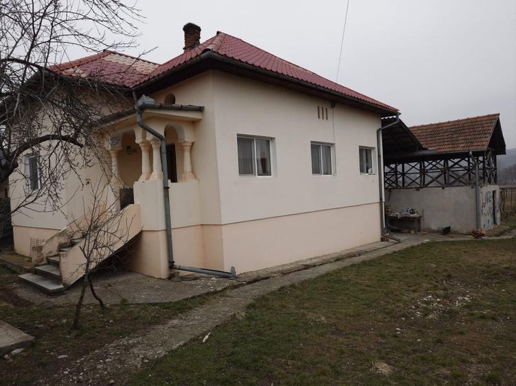 Vand casa de locuit in zona linistita din Jud.Valcea - 7