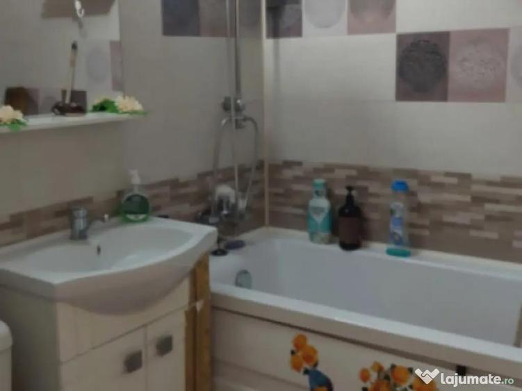 Apartament 2 camere de vanzare, situat in zona Poarta 6 - 7