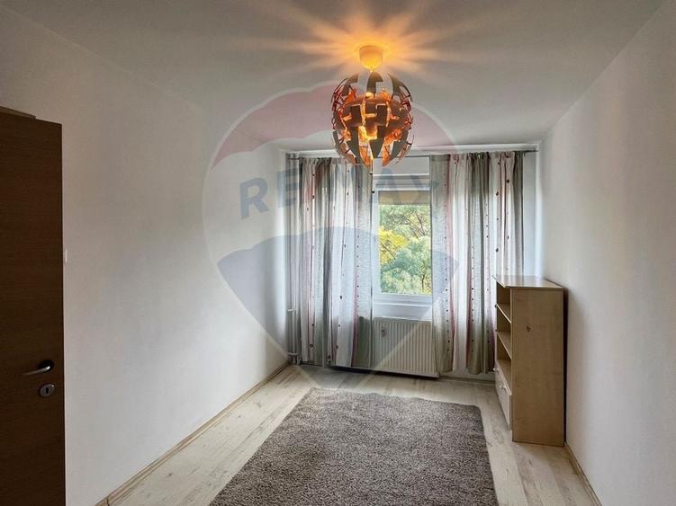 Vanzare apartament spatios,  3 camere - Metrou 1Mai - 17