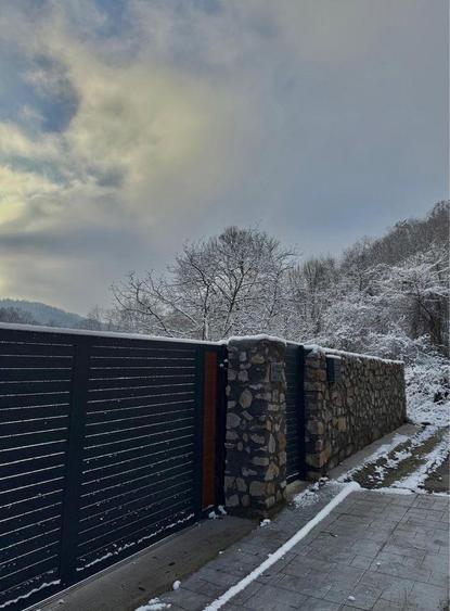 Cabana suspendata la 7 metrii inaltime , dispune de un teren de 1600 m - 5