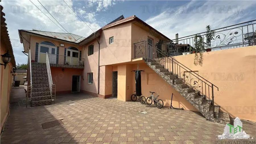 Casa individuala cu 8 camere in zona metrou Republica - 1