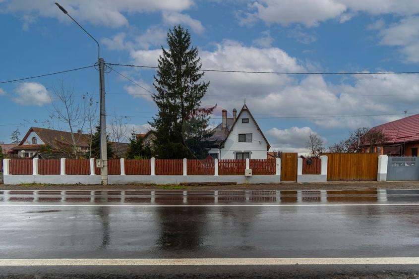 Vila cu 8 camere, 7150 mp teren intravilan I OZUN, COVASNA| COMISION 0 - 3