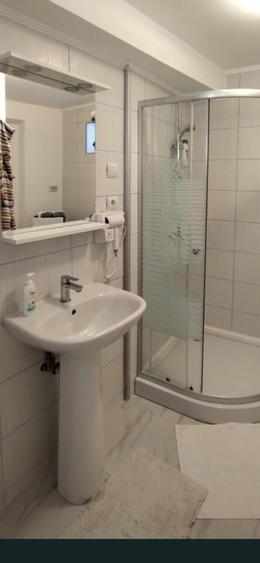 Casuta tip garsoniera- renovata- la cheie-Schei i - 1