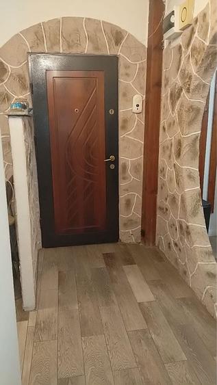 Inchiriez apartament 3 camere - 5