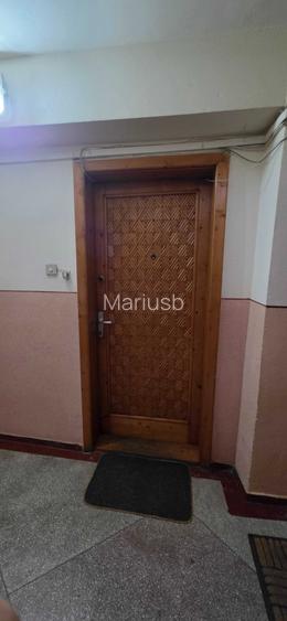 Vand apartament doua camere de 60m patrati la etajul trei cu pivnita, izolat exterior, geamuri termopan ,trebuie renovat. Sibiu strada Oasa.