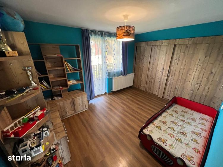 Casă cu 5 camere cu Teren 1300 Mp în Central