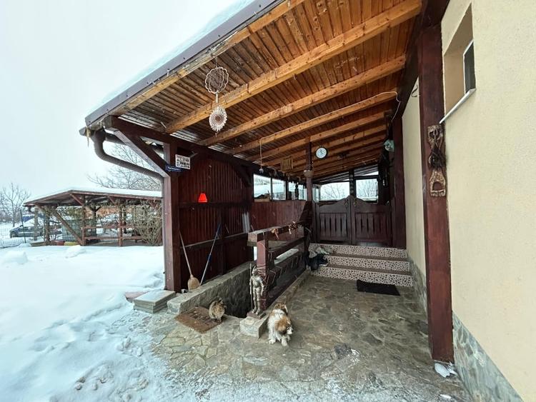 Casă individuală cu 7 camere cu Canalizare în Pâclișa