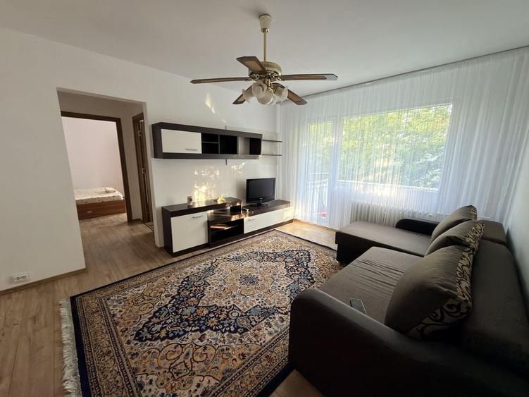 Apartament cu 3 camere semidecomandat în Brazda lui Novac