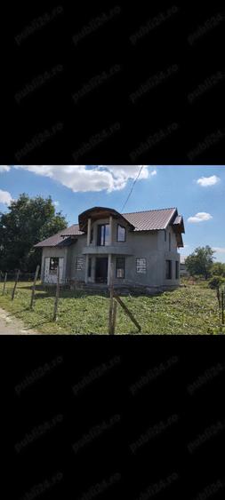 Vand casa la rosu - 2