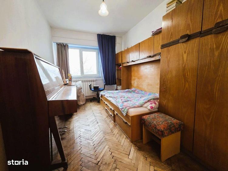 Apartament cu 4 camere decomandat în Central