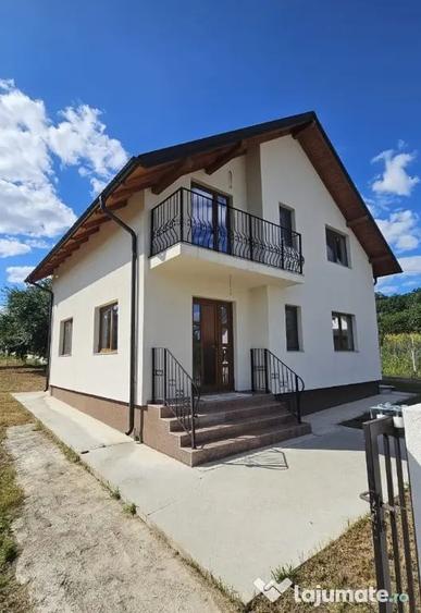 Casă cu 4 camere cu Teren 450 Mp în Burdujeni
