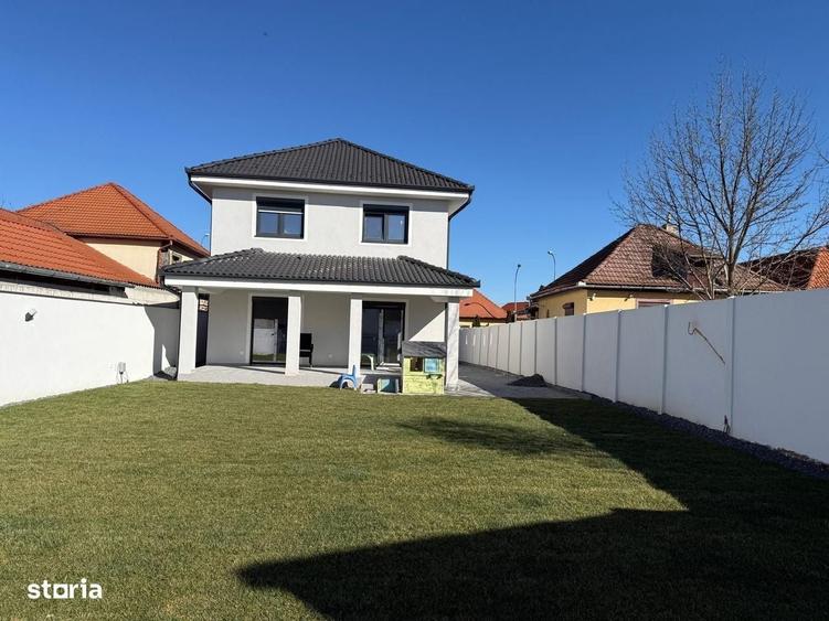 Casă cu 4 camere cu Teren 644 Mp în Șelimbăr