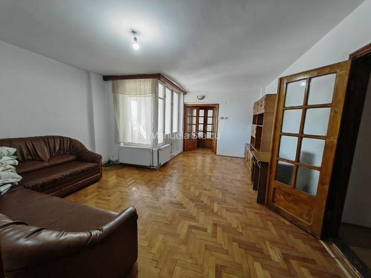 Apartament 3 camere de vânzare în Târgu Jiu, strada Republicii Apartament 3 camere de vânzare în Târgu Jiu, strada Republicii