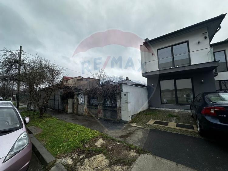 Casă / Vilă cu 3 camere de vânzare în zona Straulesti - 1