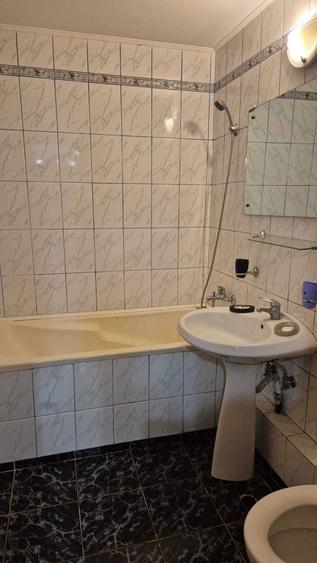 Proprietar inchiriez apartament 3 camere,mobilat,70 mp, zona Basarabia - 7