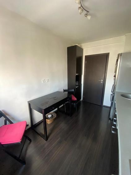 Apartament cu 3 camere semidecomandat în Brâncoveanu