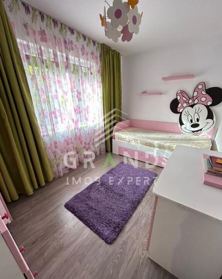 Apartament cu terasaStr. Campului,Mana?tur 4 camere - 30