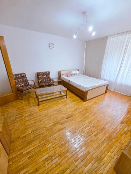 Garsoniera inchiriere Stirbei Voda bloc 1993 etajul 3/7 - 5