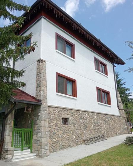 Casa spa?ioasa cu livada ?i vedere spre padure Fil - 18