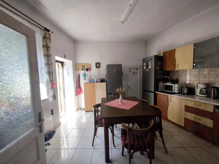 Corp de casa - Pia?a Uniri. - 1