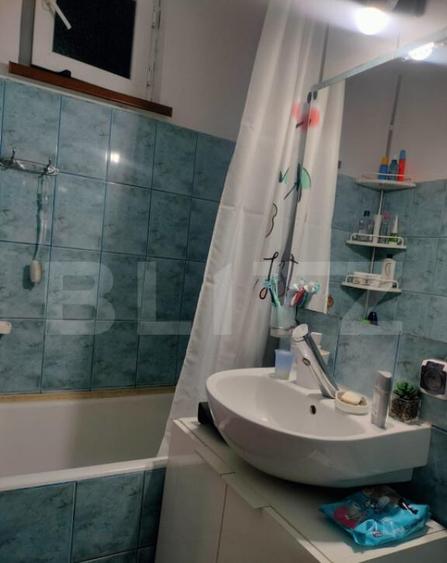 Apartament de vanzare, cu 2 camere, spa?ios ?i complet ren - 1