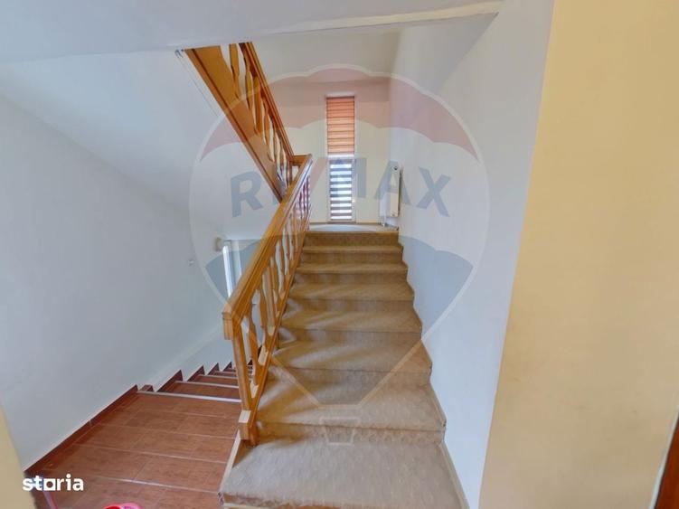 Casa / Vila cu 8 camere de vanzare - 8