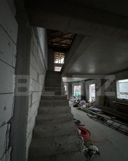 Casa la rosu, cu 4 camere, 145 mp utili, 356 mp teren, zona - 1