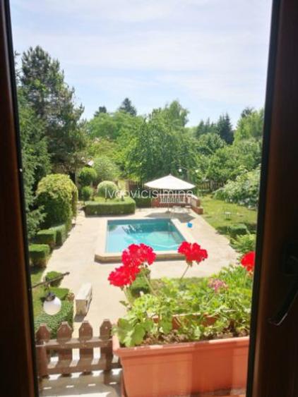 Casa cu piscină Casa cu piscină