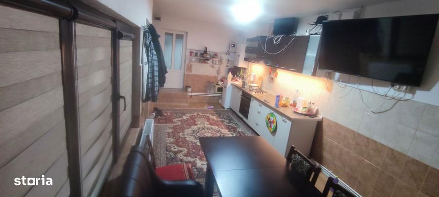 Casa renovata, utilitati complete (Gaz) + 1900 mp teren Scurta, BC - 19