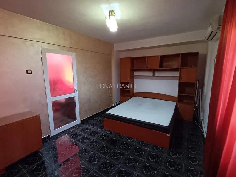 Apartament cu 2 camere, etajul 2/4, zona Podu Ros