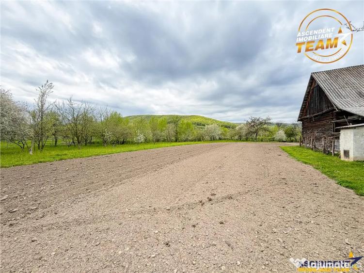 OFERTA REZERVATA!Casa cu farmec rustic teren privat de 3.3 - 3