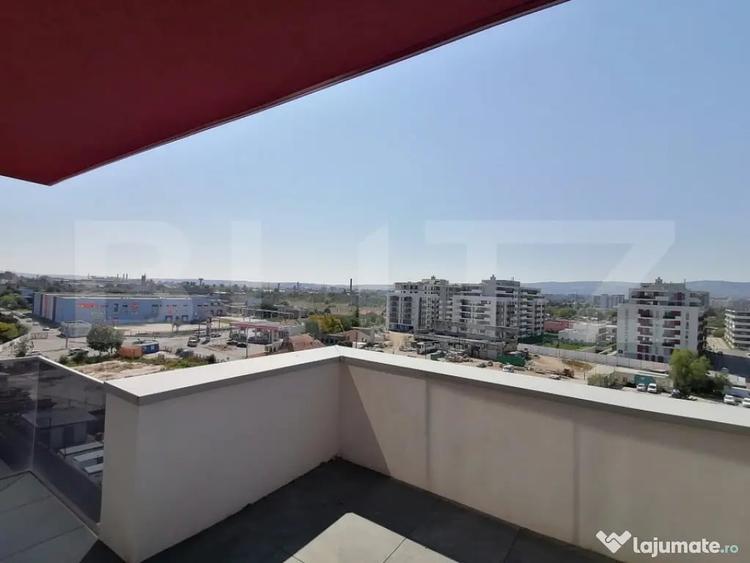 Apartament cu 4 camere semidecomandat în Central