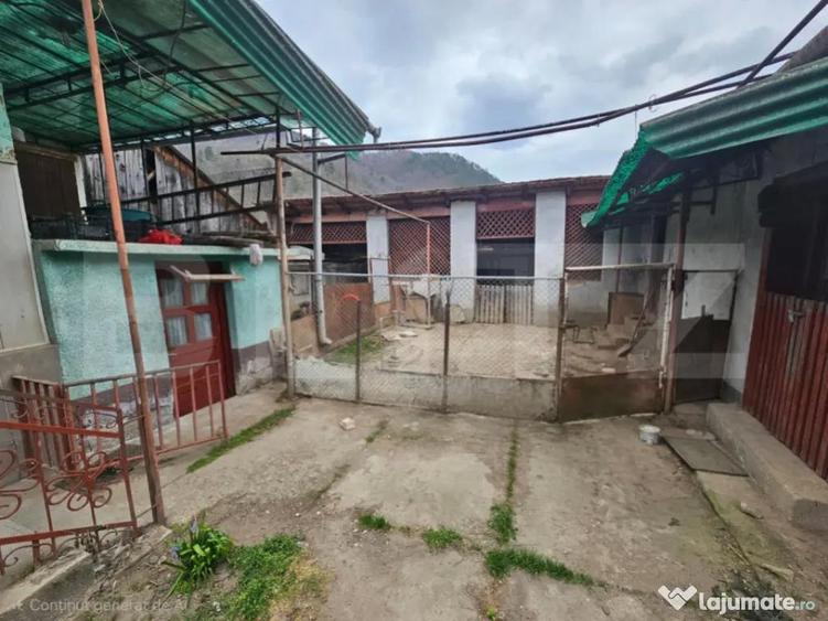 Casa spa?ioasa cu 4 camere, bucatarie de vara ?i tere - 2