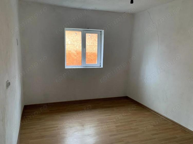 Casa individuala in Otelec - 2,518 mp teren - 2 fronturi stradale - 7